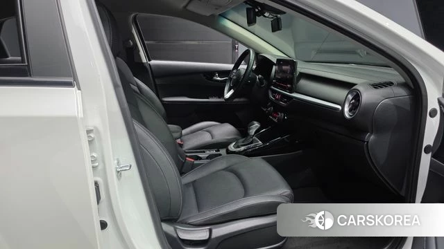 Kia The New K3 2nd generation 2022 Белый из Кореи, фото 2