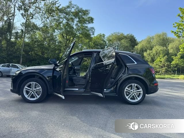 Audi Q5L 2022 Черный из Китая, фото 2