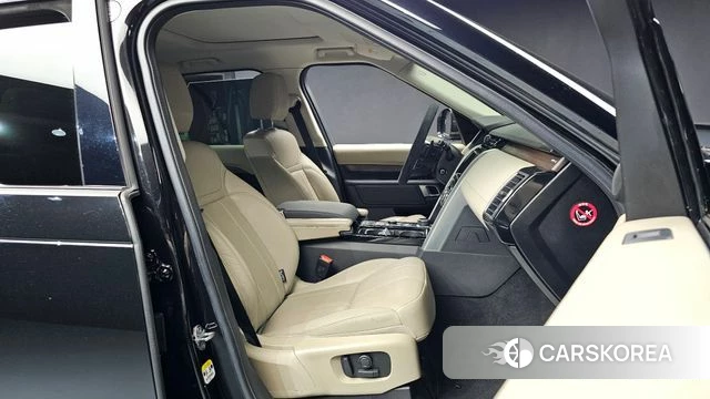 Land Rover Discovery 5 2018 Черный из Кореи, фото 2