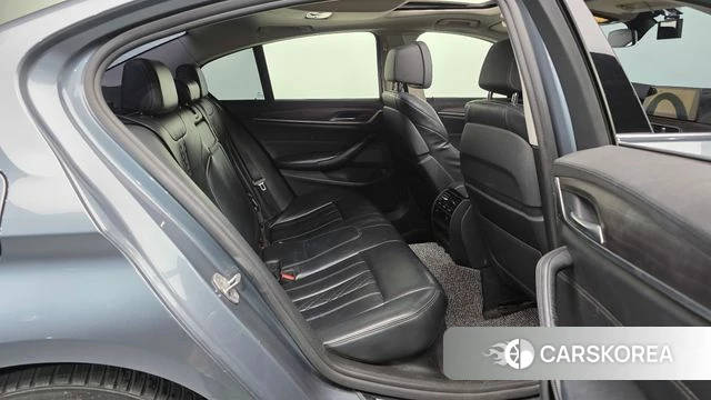 BMW 5 Series (G30) 2018 Серый из Кореи, фото 2