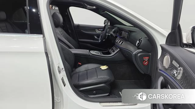 Mercedes-Benz E-Class W213 2022 Белый из Кореи, фото 2