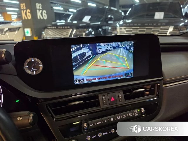 Lexus ES300h 7th generation 2021 Серебряный из Кореи, фото 2