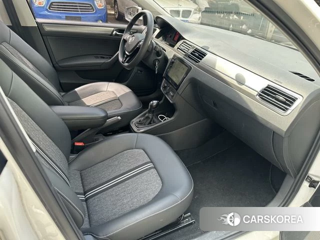 Volkswagen Santana 2023 Белый из Китая, фото 2