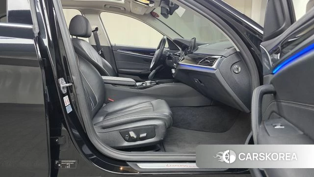 BMW 5 Series (G30) 2019 Черный из Кореи, фото 2
