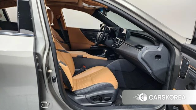 Lexus ES300h 7th generation 2023 Серый из Кореи, фото 2