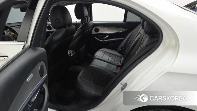 Mercedes-Benz E-Class W213 2018 Белый из Кореи, фото 2