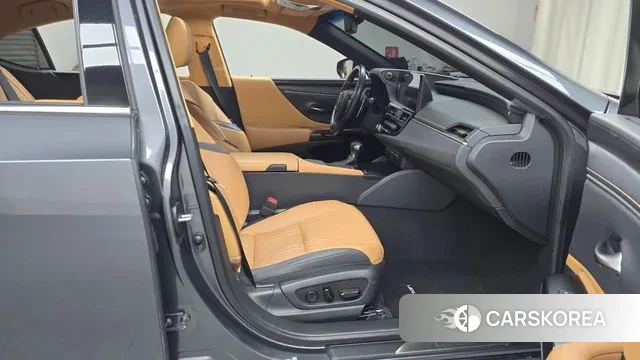 Lexus ES300h 7th generation 2022 Серый из Кореи, фото 2