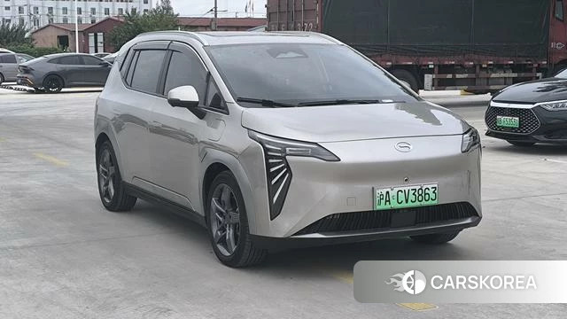 Aian AION Y 2023 Серебристо-серый из Китая, фото 2
