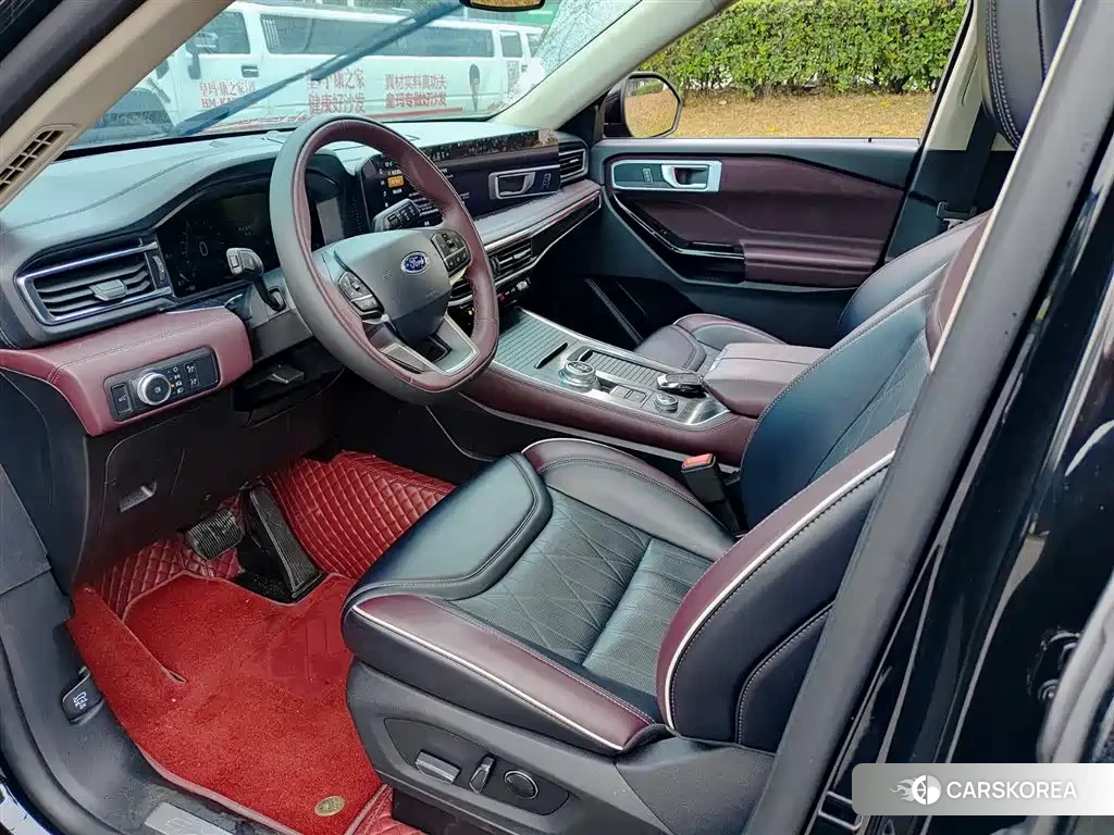 Ford Explorer 2023 Черный из Китая, фото 2