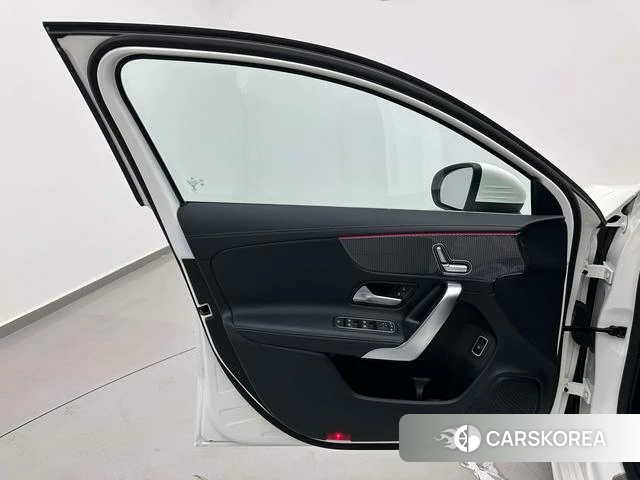 Mercedes-Benz Class A 2023 Белый из Китая, фото 2