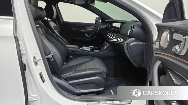 Mercedes-Benz E-Class W213 2022 Белый из Кореи, фото 2