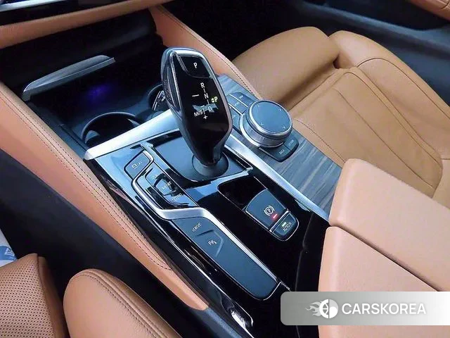 BMW 5 Series (G30) 2020 Серебристо-серый из Кореи, фото 2
