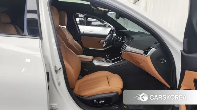 BMW 3 Series (G20) 2022 Белый из Кореи, фото 2