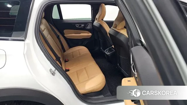 Volvo V60 Cross-Country 2nd Generation 2019 Белый из Кореи, фото 2