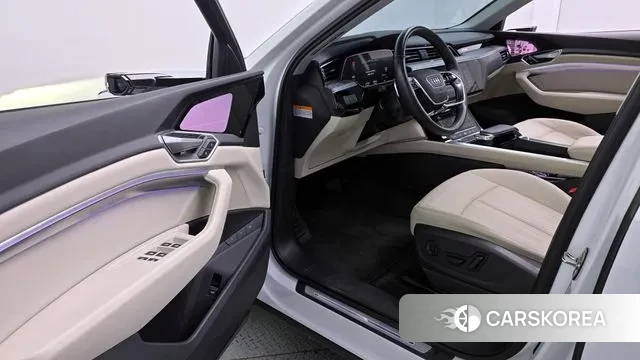 Audi e-Tron 2021 Белый из Кореи, фото 2