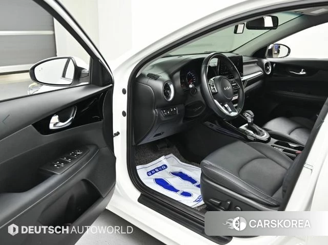 Kia The New K3 2nd generation 2021 Белый из Кореи, фото 2