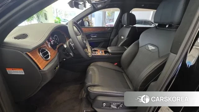 Bentley Bentayga 2025 Черный из Кореи, фото 2