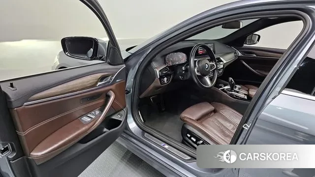 BMW 5 Series (G30) 2020 Серый из Кореи, фото 2