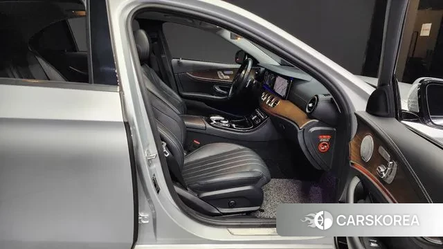 Mercedes-Benz E-Class W213 2018 Серебряный из Кореи, фото 2