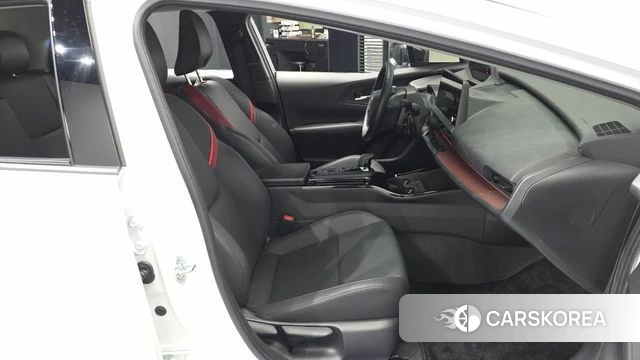 Toyota Prius 5th Generation 2024 Белый из Кореи, фото 2
