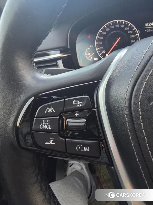 BMW 5 Series (G30) 2019 Белый из Кореи, фото 2