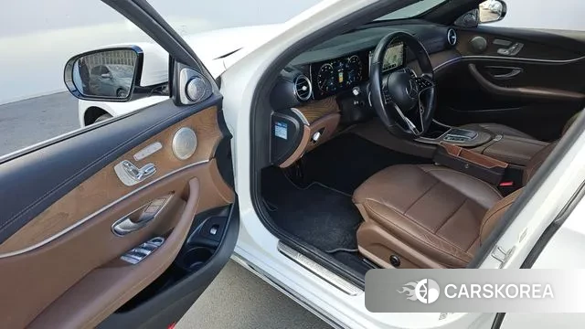 Mercedes-Benz E-Class W213 2021 Белый из Кореи, фото 2