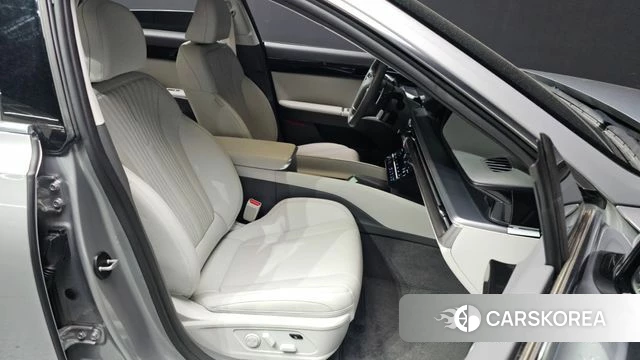 Hyundai Grandeur (GN7) 2023 Серебристо-серый из Кореи, фото 2