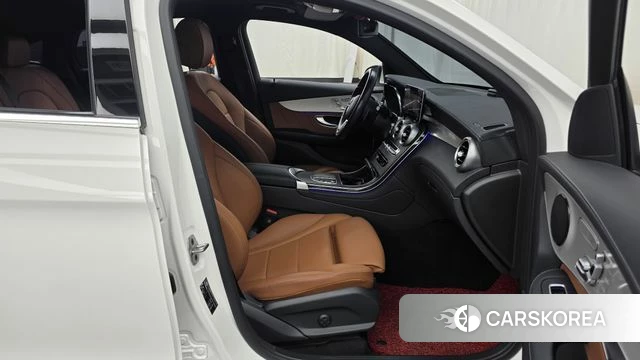 Mercedes-Benz GLC-Class X253 2023 Белый из Кореи, фото 2