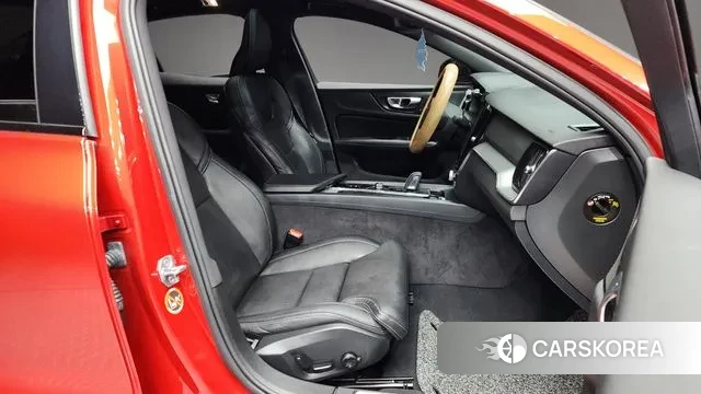 Volvo S60 3rd generation 2022 Красный из Кореи, фото 2