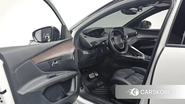 Peugeot 5008 second generation 2024 Белый из Кореи, фото 2