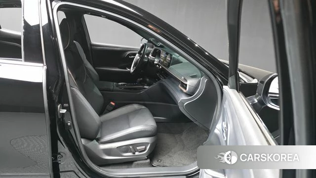 Toyota Crown Crossover 2023 Черный из Кореи, фото 2