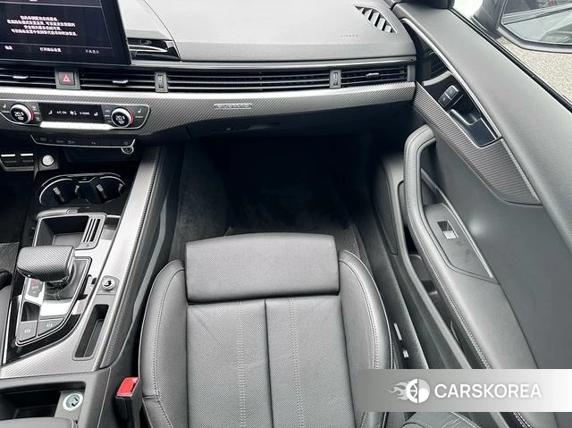 Audi A4L 2024 Темно-серый из Китая, фото 2