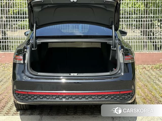 Volkswagen Passat 2025 Черный из Китая, фото 2