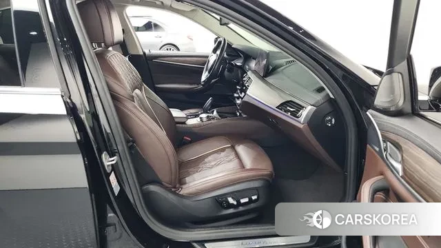 BMW 5 Series (G30) 2020 Черный из Кореи, фото 2