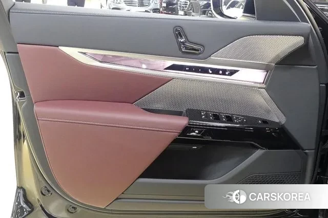 BMW 7 Series (G70) 2025 Черный из Кореи, фото 2