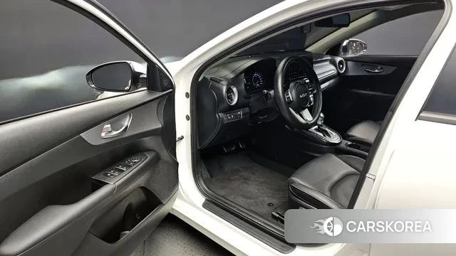 Kia The New K3 2nd generation 2021 Белый из Кореи, фото 2