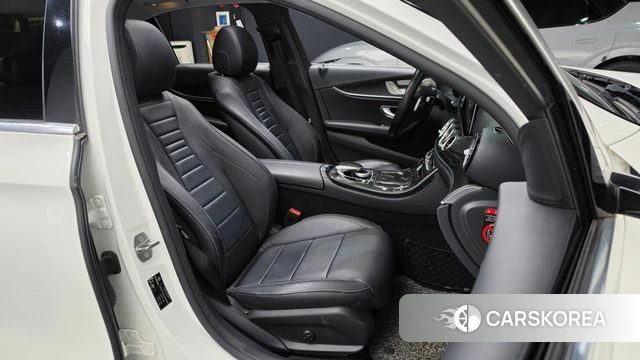 Mercedes-Benz E-Class W213 2018 Белый из Кореи, фото 2
