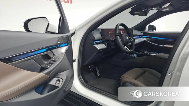 BMW i5 (G60) 2025 Белый из Кореи, фото 2