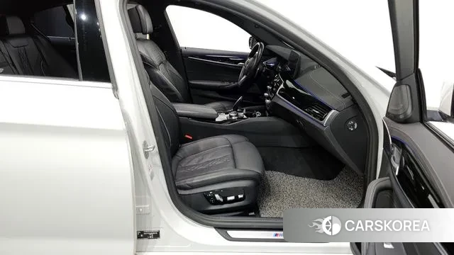 BMW 5 Series (G30) 2022 Белый из Кореи, фото 2