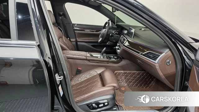 BMW 7 Series (G11) 2022 Черный из Кореи, фото 2