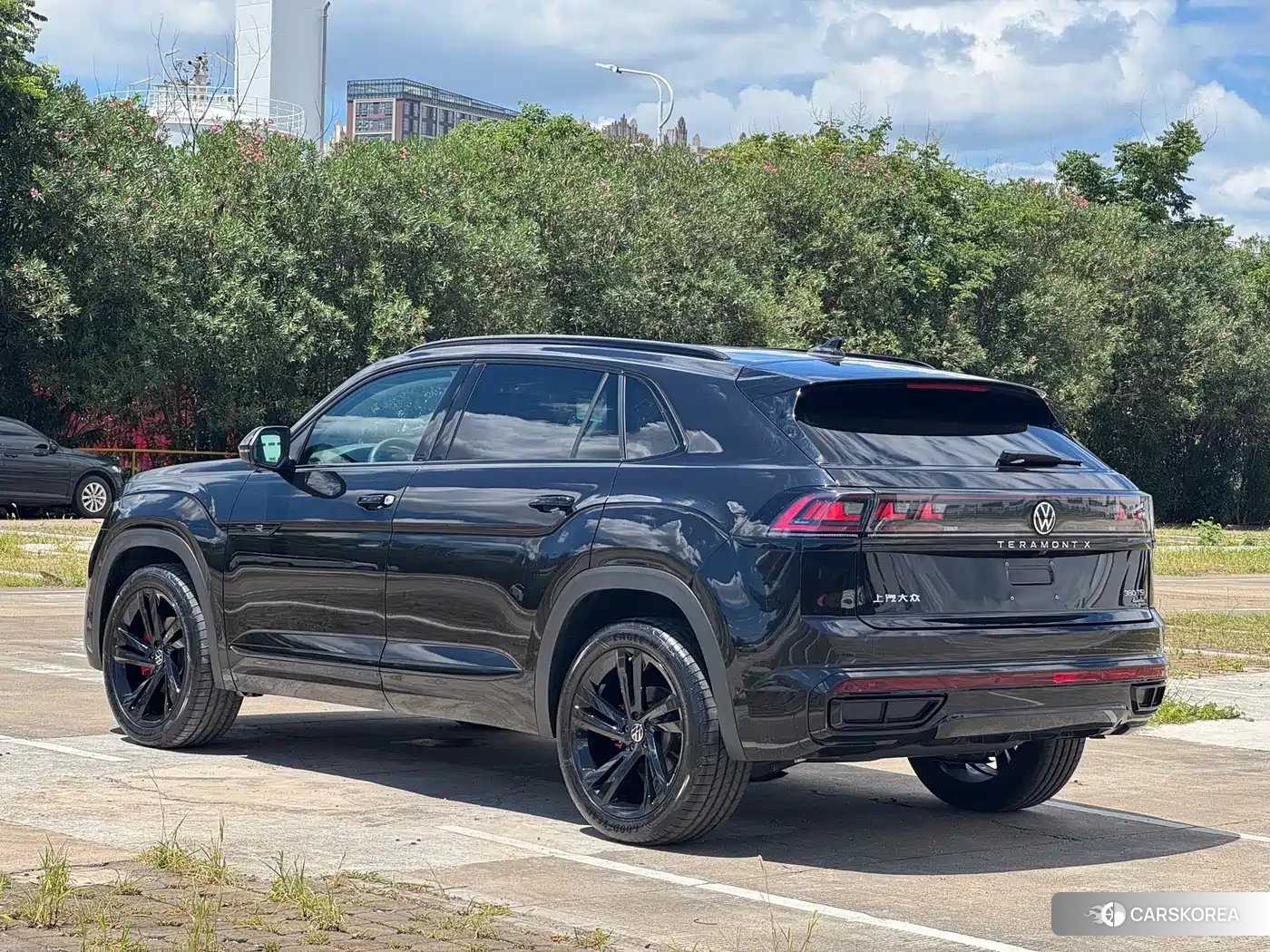 Volkswagen Touareg 2025 Черный из Китая, фото 2