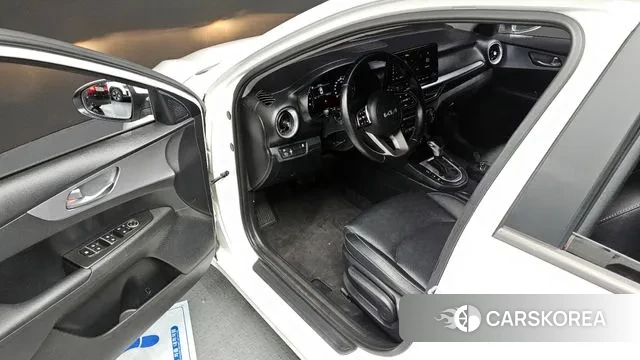 Kia The New K3 2nd generation 2021 Белый из Кореи, фото 2