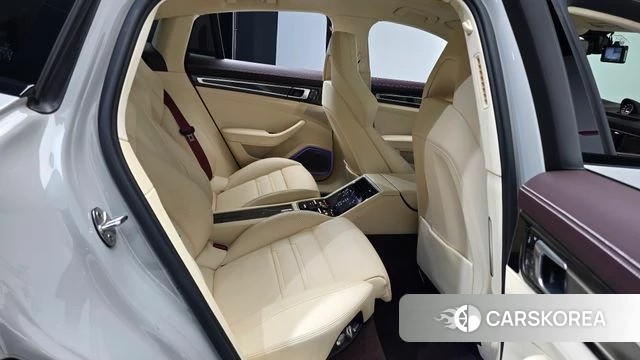 Porsche Panamera (971) 2021 Серебристо-серый из Кореи, фото 2