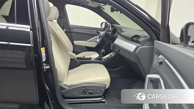 Audi Q3 (F3) 2022 Черный из Кореи, фото 2