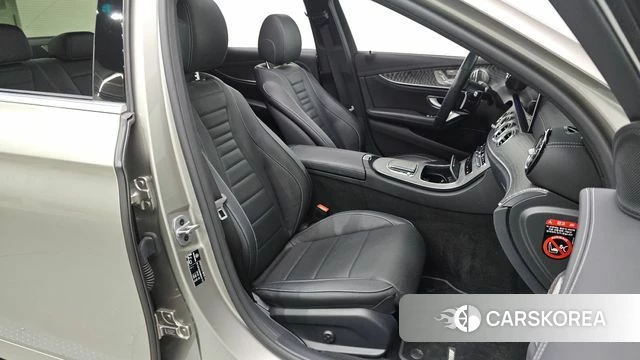 Mercedes-Benz E-Class W213 2022 Песочный из Кореи, фото 2