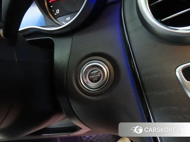 Mercedes-Benz C-Class W205 2019 Черный из Кореи, фото 2