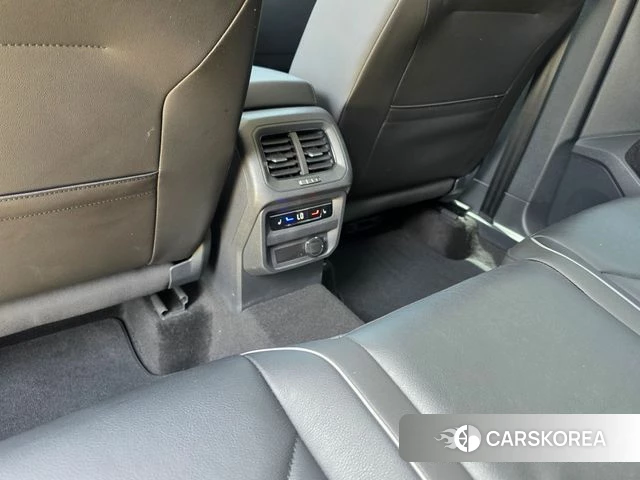 Volkswagen Tiguan second Generation 2023 Белый из Кореи, фото 2