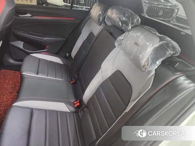 Volkswagen Golf 8th Generation 2023 Белый из Кореи, фото 2