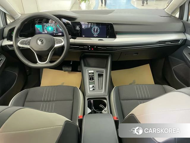 Volkswagen Golf 2023 Белый из Китая, фото 2