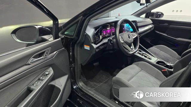 Volkswagen Golf 8th Generation 2022 Черный из Кореи, фото 2